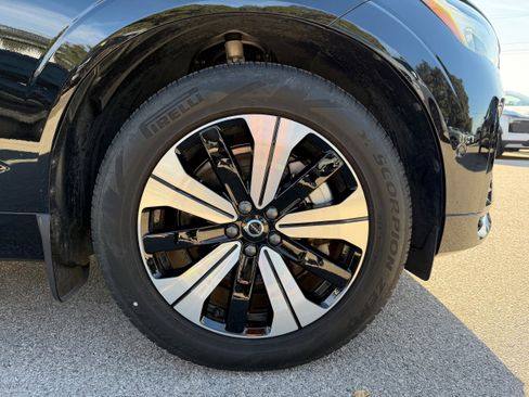 Certified 2024 Volvo XC60 T8 Plus w/ Protection Package Premier image 7