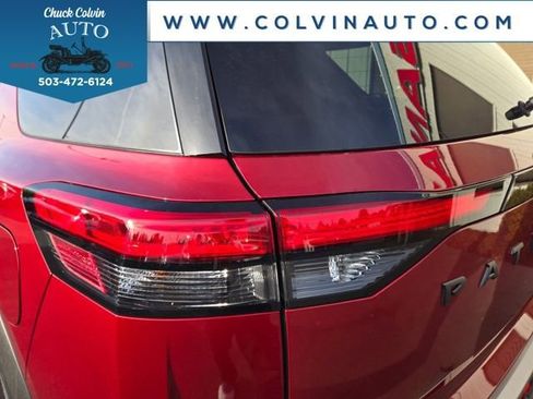 New 2025 Nissan Pathfinder Platinum w/ Black Appearance Package image 14