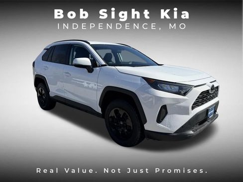 Used 2021 Toyota RAV4 LE image 18