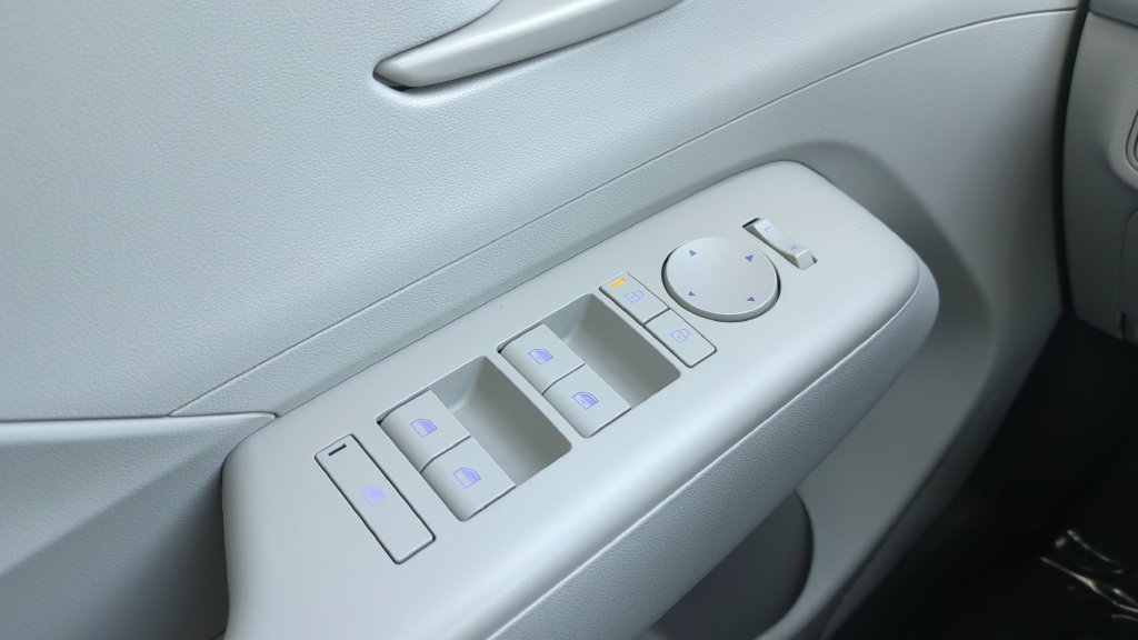 Certified 2025 Hyundai Kona SEL FWD image 19
