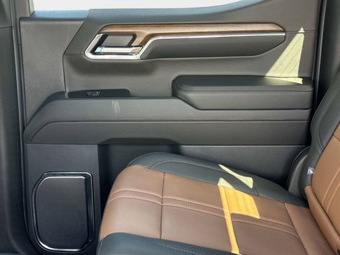 Used 2024 Chevrolet Silverado 1500 High Country w/ Technology Package image 13