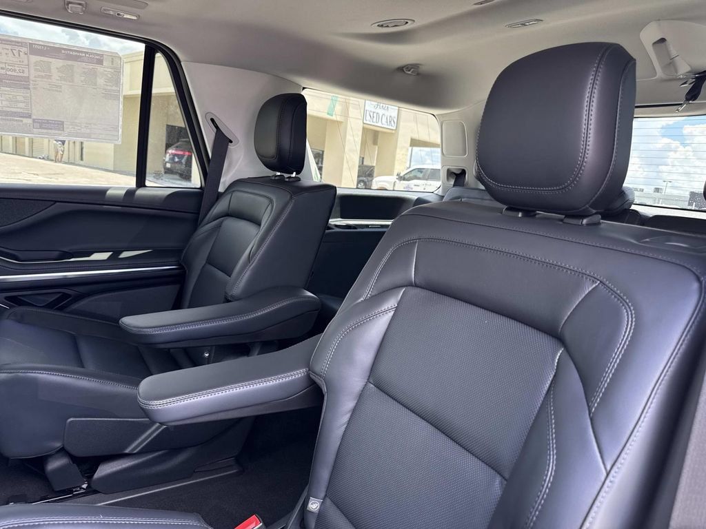 New 2026 Lincoln Navigator Reserve AWD/4WD image 14