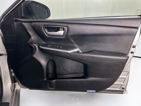 Used 2017 Toyota Camry SE FWD image 28