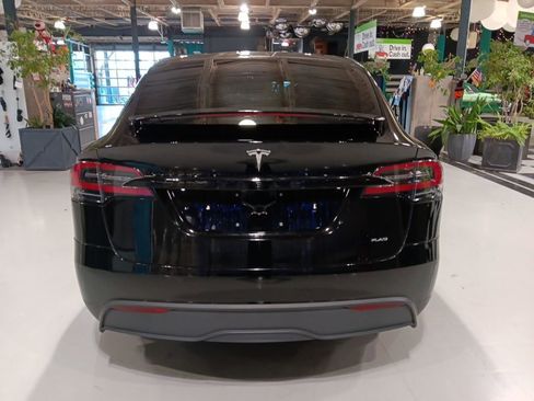 Used 2022 Tesla Model X Plaid image 7