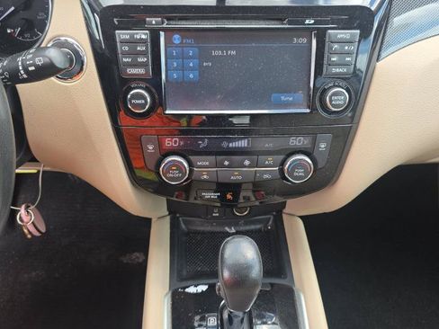 Used 2016 Nissan Rogue SL w/ SL Premium Package FWD image 14