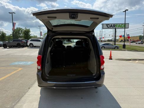 Used 2020 Dodge Grand Caravan SXT FWD image 13