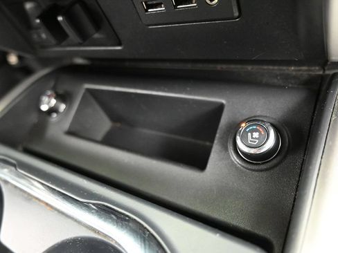 Used 2019 Nissan Titan PRO-4X w/ Pro-4x Convenience Package AWD/4WD image 23