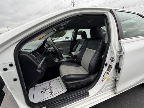 Used 2015 Toyota Camry SE FWD image 12