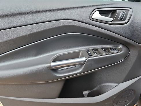 Used 2018 Ford Escape SE image 12