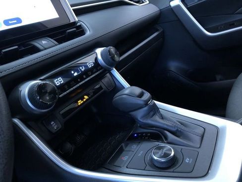 Certified 2025 Toyota RAV4 XLE AWD/4WD image 29