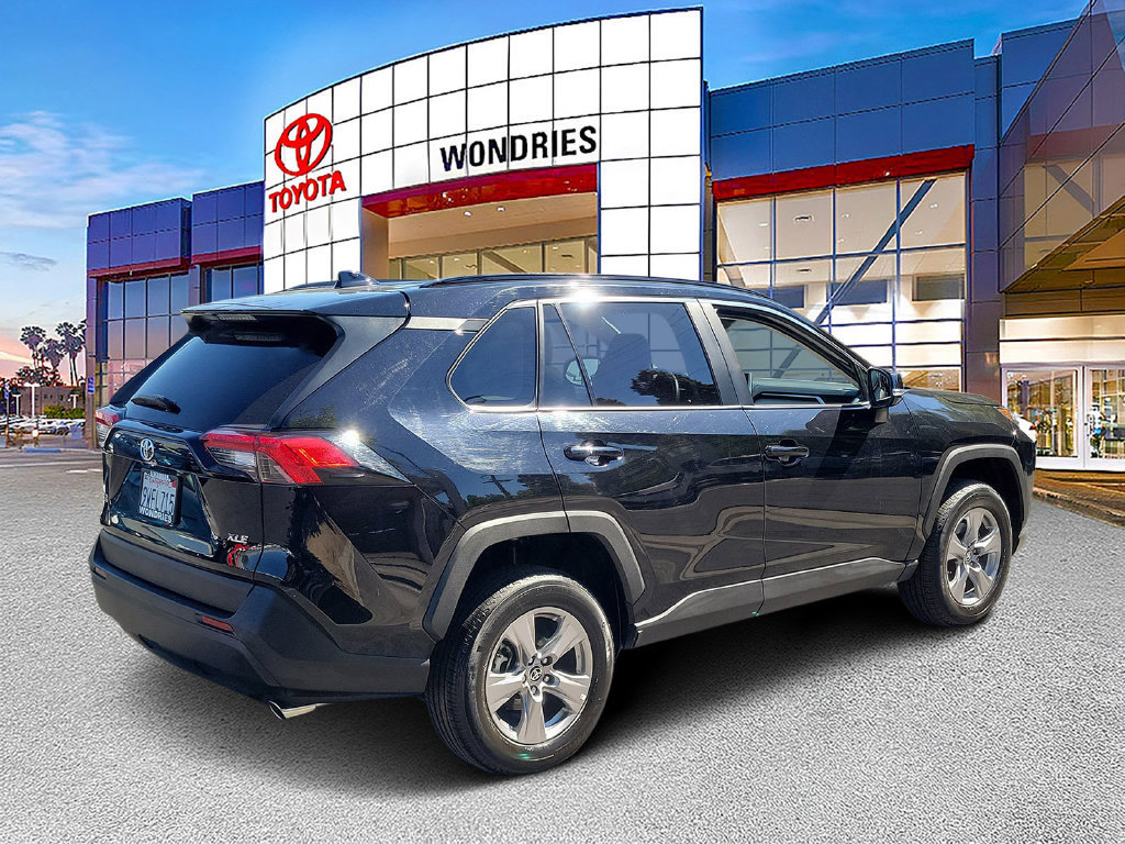 Used 2025 Toyota RAV4 XLE w/ Convenience Package FWD image 4