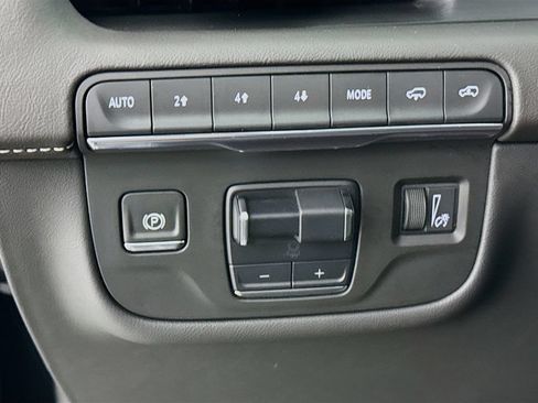 Used 2024 Cadillac Escalade Sport w/ LPO, ONYX Package AWD/4WD image 11