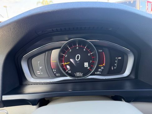 Used 2015 Volvo V60 T5 Platinum image 16