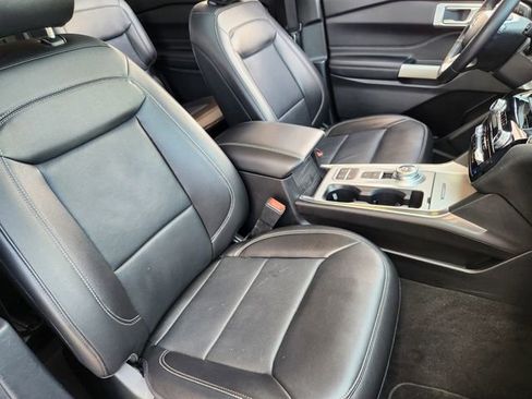Used 2022 Ford Explorer Limited w/ Equipment Group 301A RWD image 13