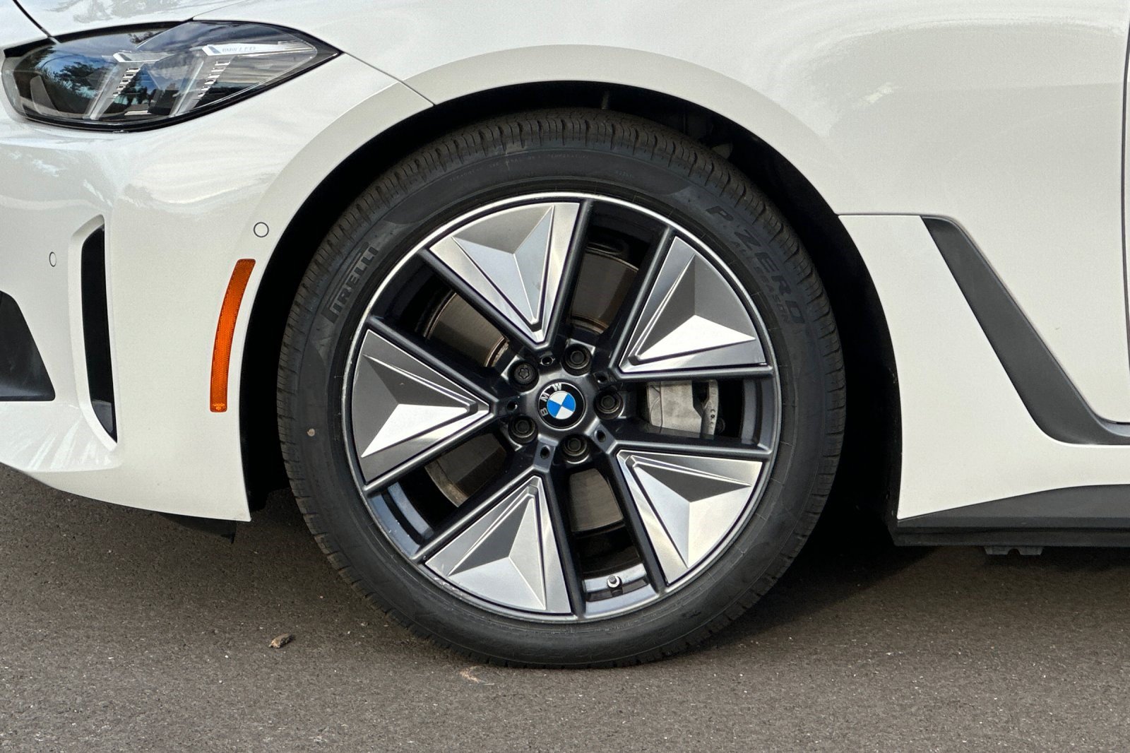 Used 2025 BMW i4 eDrive40 w/ Premium Package RWD image 38