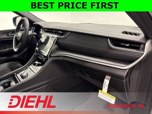 New 2025 Jeep Grand Cherokee Laredo w/ Luxury Tech Group I image 16