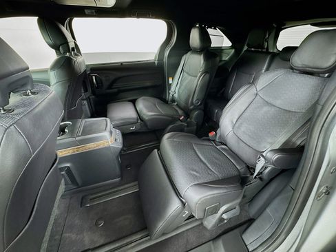 Certified 2025 Toyota Sienna Platinum AWD/4WD image 18