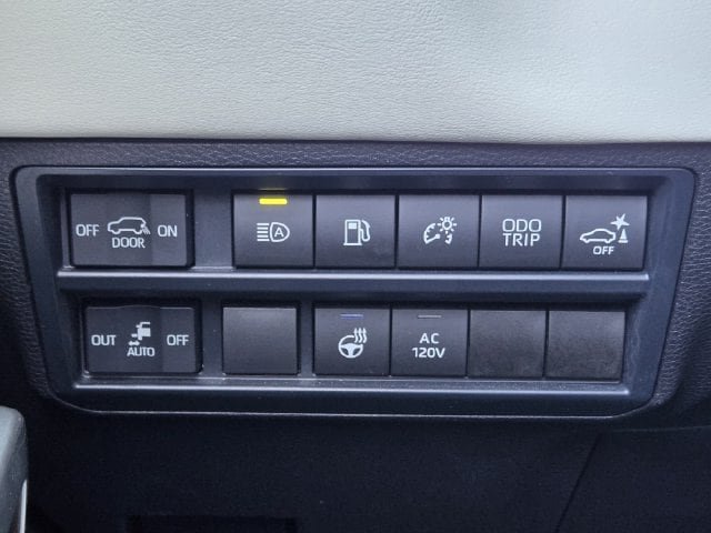 Used 2024 Toyota Sequoia Capstone AWD/4WD image 19