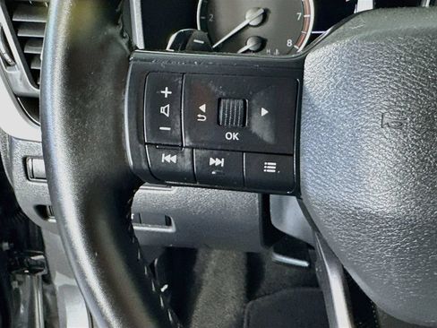 Used 2025 Nissan Rogue SV FWD image 23