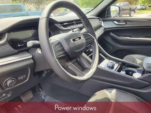Used 2023 Jeep Grand Cherokee Altitude AWD/4WD image 13