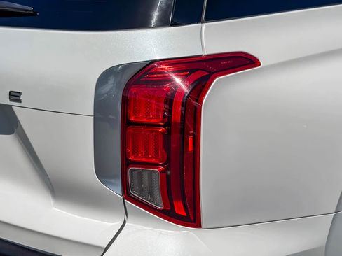 Used 2023 Hyundai Palisade Limited FWD image 8