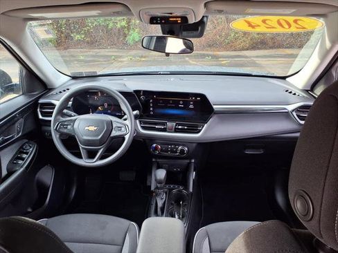 Used 2024 Chevrolet TrailBlazer LS w/ LS Convenience Package FWD image 12