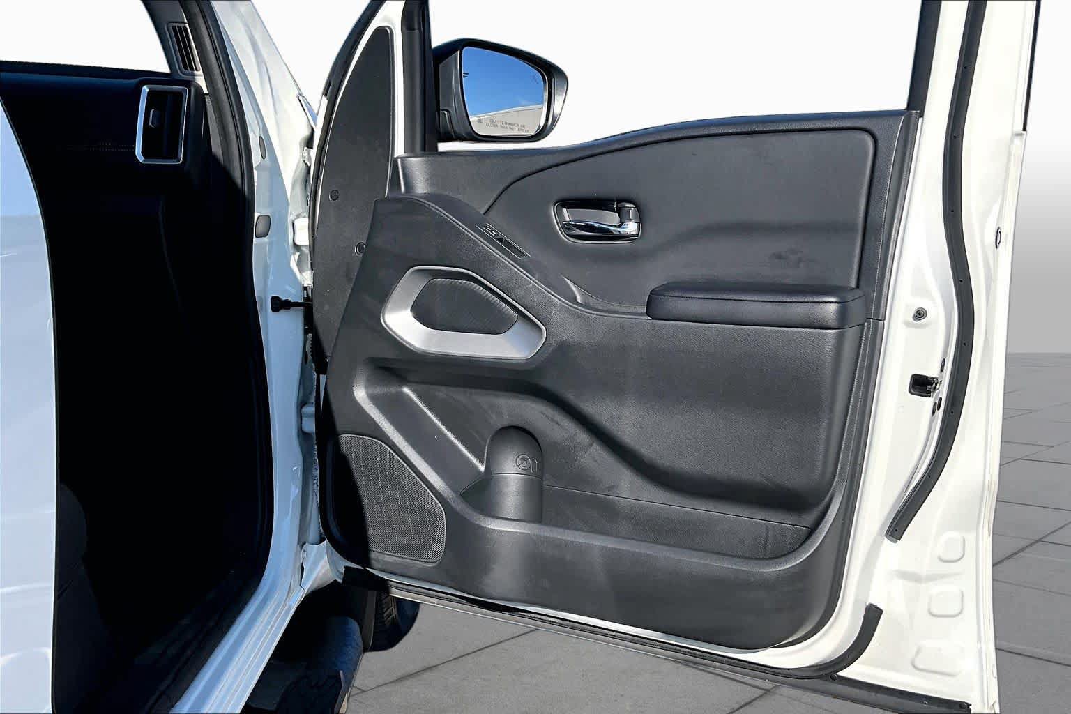 Used 2025 Nissan Frontier SV w/ SV Convenience Package RWD image 23