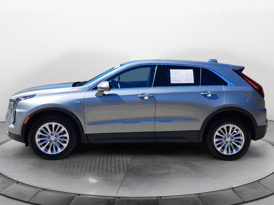 Certified 2024 Cadillac XT4 Luxury w/ Cold Weather Package FWD image 4