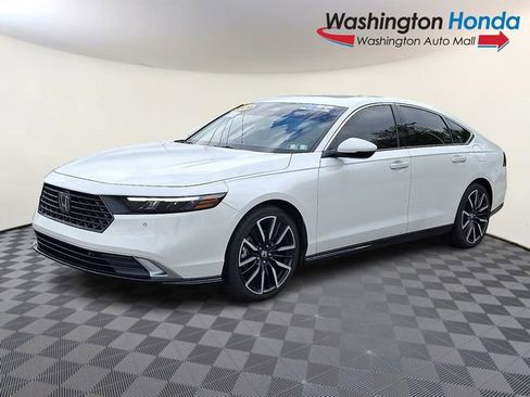Used 2024 Honda Accord Touring image 3