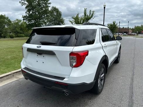 Used 2021 Ford Explorer XLT w/ Equipment Group 202A AWD/4WD image 20