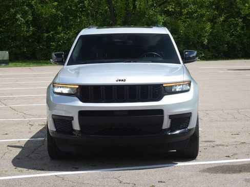 Used 2023 Jeep Grand Cherokee L Laredo AWD/4WD image 23