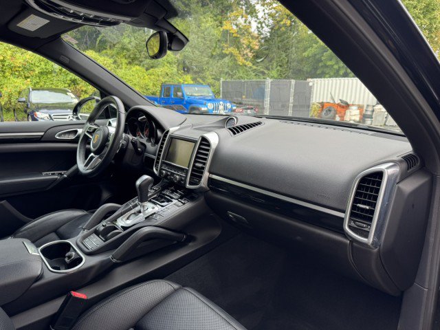 Used 2016 Porsche Cayenne w/ Premium Package AWD/4WD image 28
