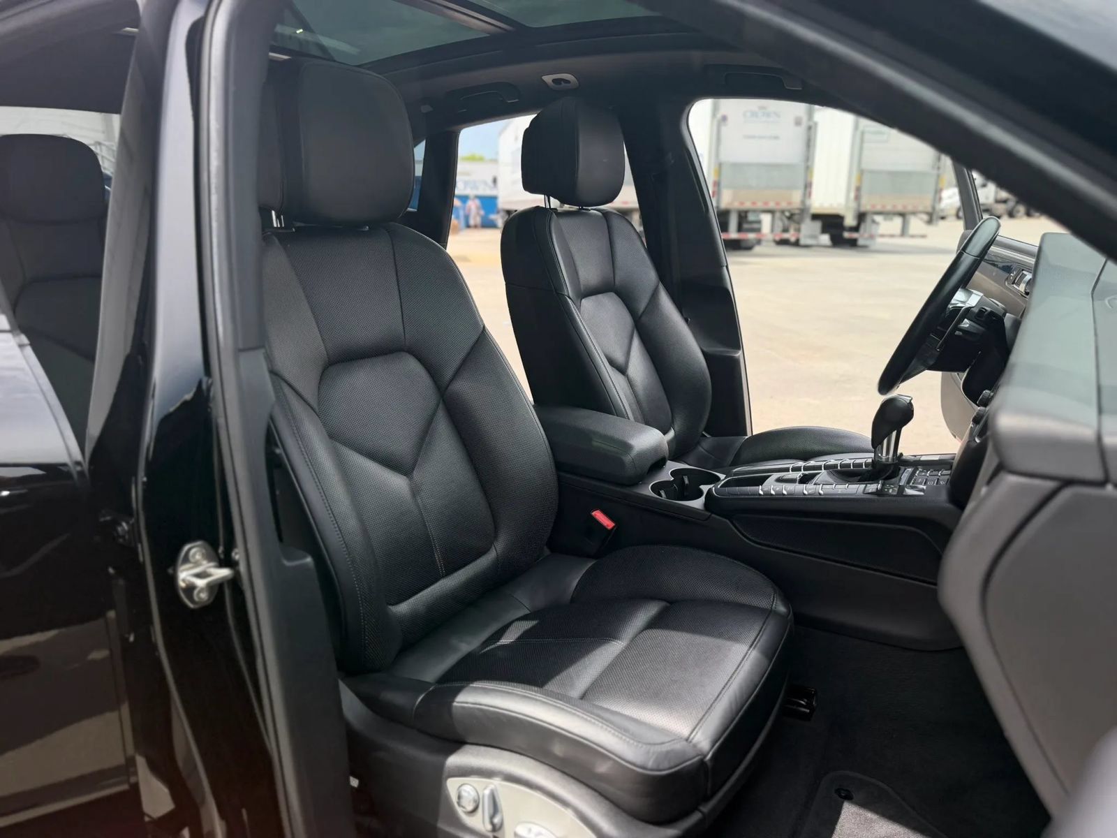 Used 2018 Porsche Macan Sport Edition AWD/4WD image 24