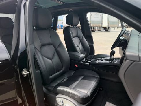 Used 2018 Porsche Macan Sport Edition AWD/4WD image 24