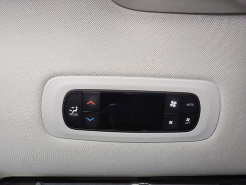 Used 2024 Chrysler Pacifica Touring-L image 35