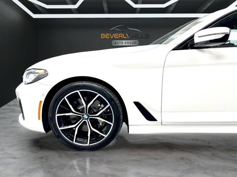 Used 2022 BMW 530i xDrive w/ M Sport Package image 9
