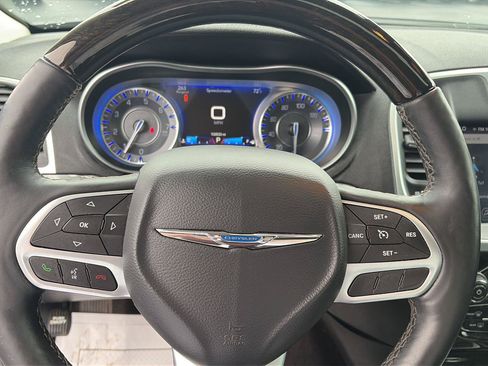 Used 2017 Chrysler 300 C RWD image 29