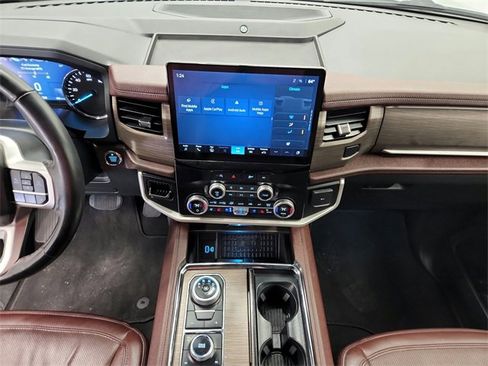 Used 2024 Ford Expedition Limited image 28