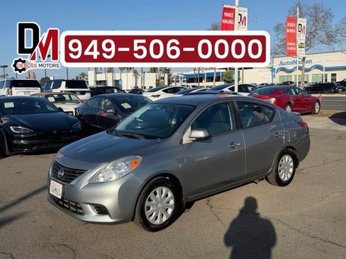 Used 2014 Nissan Versa SV image 1
