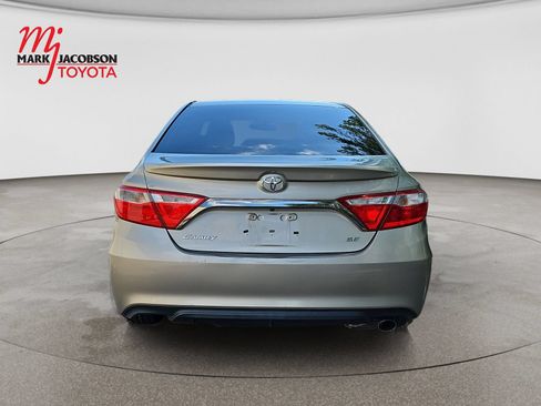 Used 2015 Toyota Camry SE FWD image 10