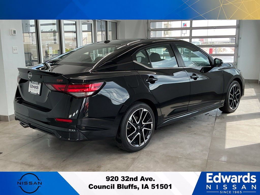 Used 2025 Nissan Sentra SR FWD image 7