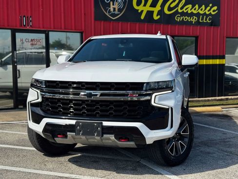 Used 2022 Chevrolet Tahoe Z71 w/ Luxury Package AWD/4WD image 3