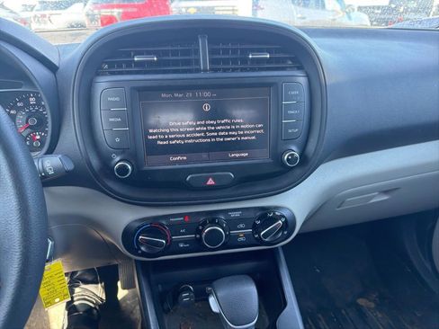 Used 2022 Kia Soul LX w/ Technology Package image 9