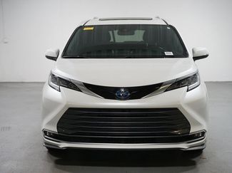 Used 2025 Toyota Sienna Limited video 2