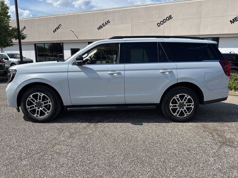 Used 2025 Ford Expedition Active AWD/4WD image 10