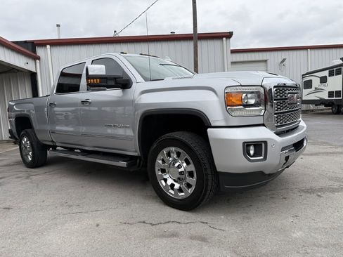 Used 2019 GMC Sierra 2500 Denali w/ Duramax Plus Package image 2
