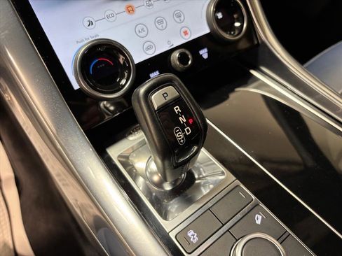 Used 2018 Land Rover Range Rover Sport HSE Dynamic image 16