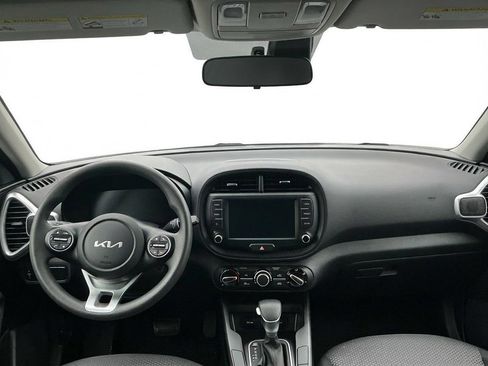 Used 2025 Kia Soul LX w/ LX Technology Package FWD image 15