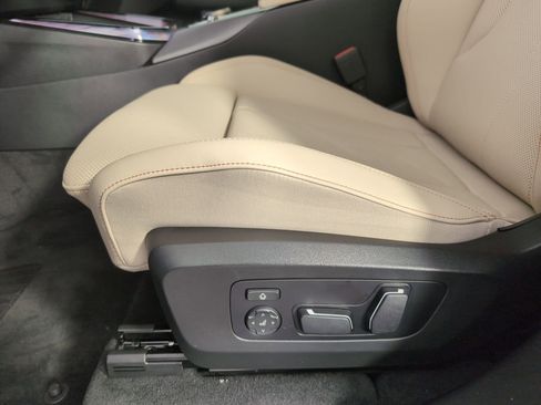 Used 2025 BMW X3 xDrive30i w/ Convenience Package image 11