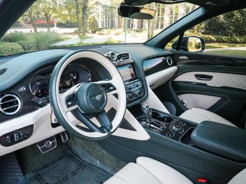Used 2022 Bentley Bentayga AWD/4WD image 30